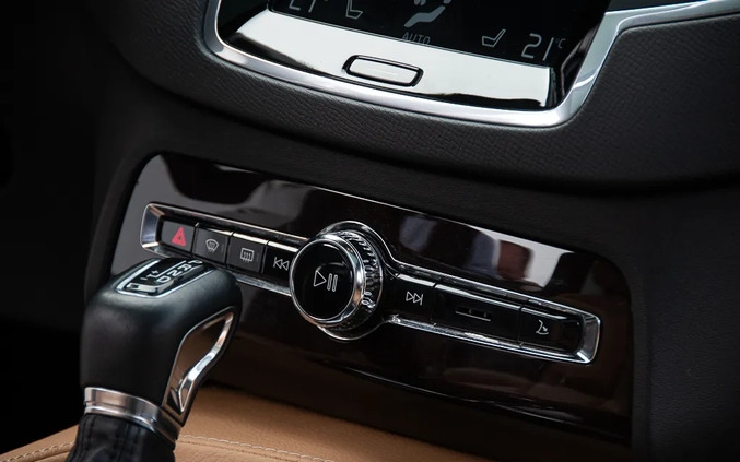 Volvo XC 90 cena 144900 przebieg: 97000, rok produkcji 2019 z Kozienice małe 781
